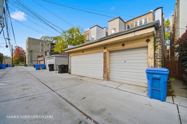 Building Photo - 2045 W Farragut Ave