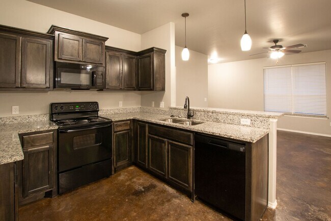 Building Photo - 3-Bed, 2-Bath Duplex with Waterway Views -...