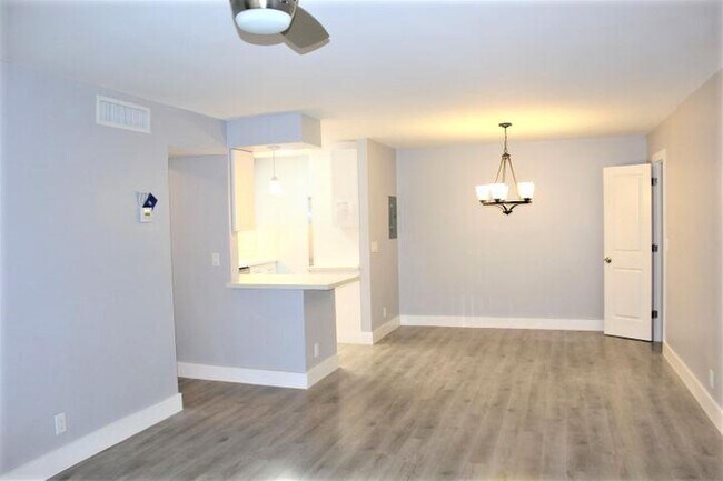 Building Photo - 9840 Pineapple Tree Dr