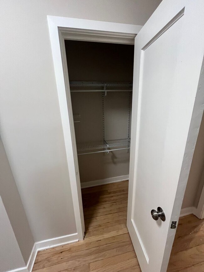 Building Photo - Mozart