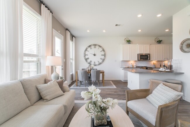 Building Photo - 442 Lake Day Dr