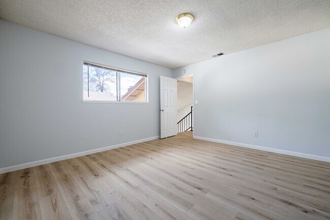 Building Photo - 1305 Sylvan Meadows Dr