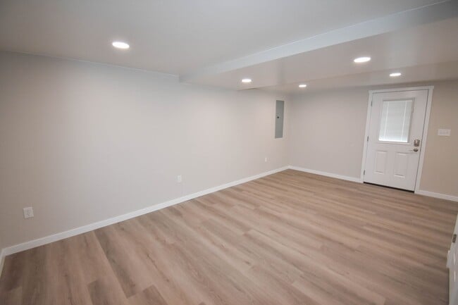 Building Photo - RTSA25-27