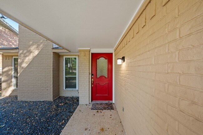 Building Photo - Charming 3-Bed Home with Fireplace & Garage in New Braunfels – 1,505 Sq Ft of Comfort