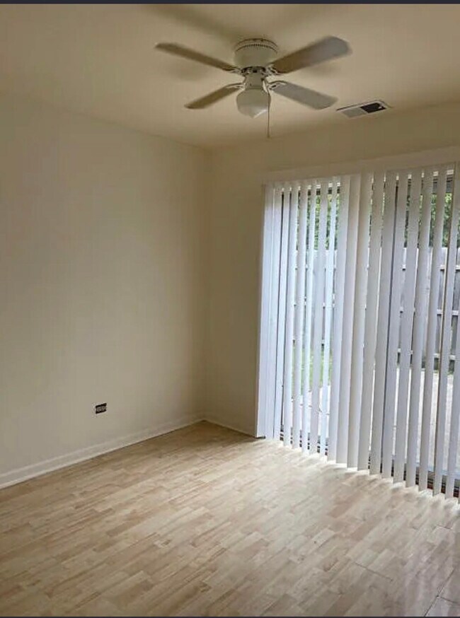 Building Photo - 219 N Grace Ave