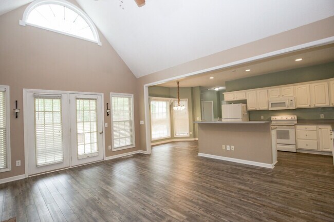Building Photo - 380 Sullivan Dr