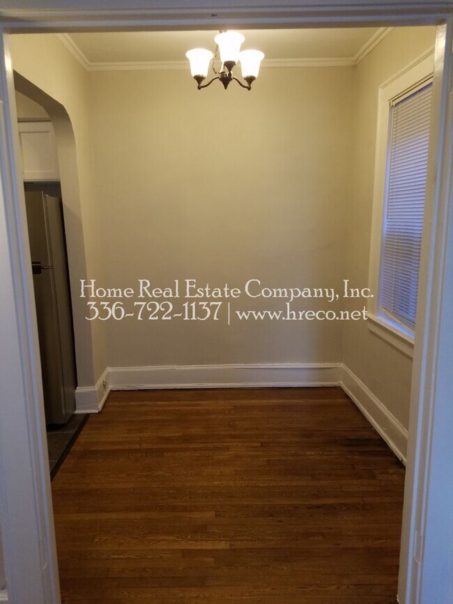 Building Photo - 405 N Spring St