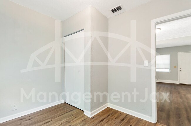 Building Photo - 2311 W 16th St