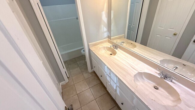 Building Photo - 5144 Country View Ln