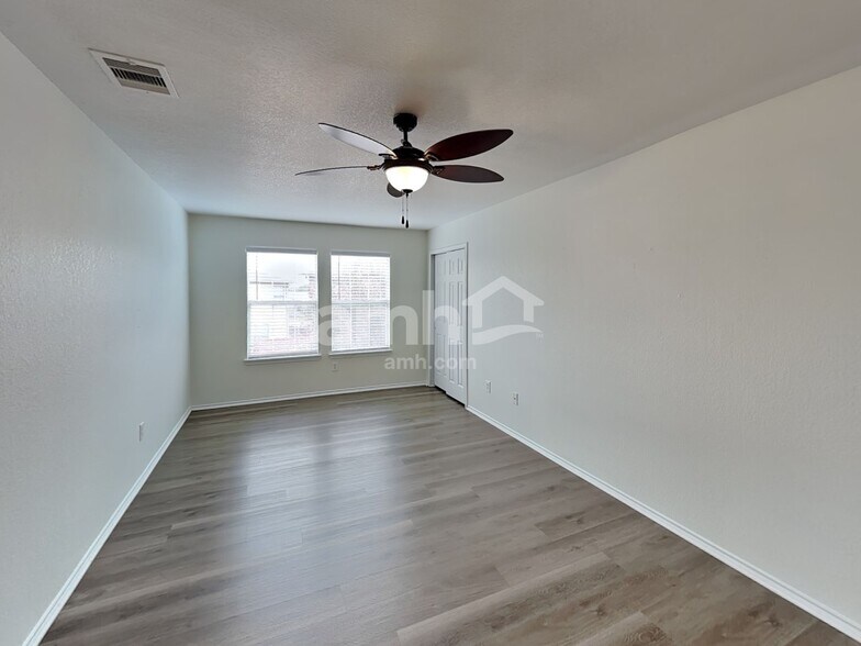 Building Photo - 7622 Bartell Point