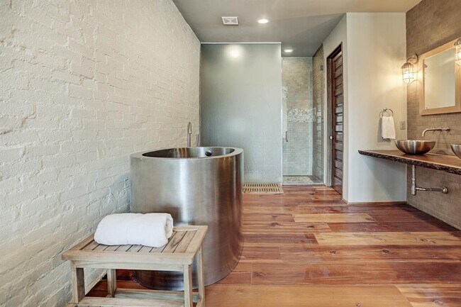 Building Photo - 808 Coronado St