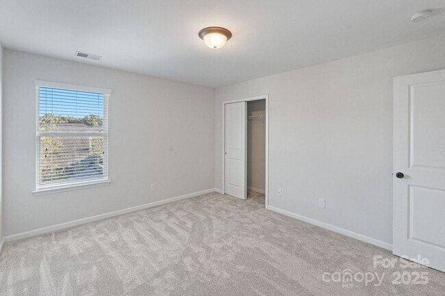 Building Photo - 2076 Waverly Ct