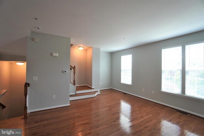 Building Photo - 900 Susan Cir