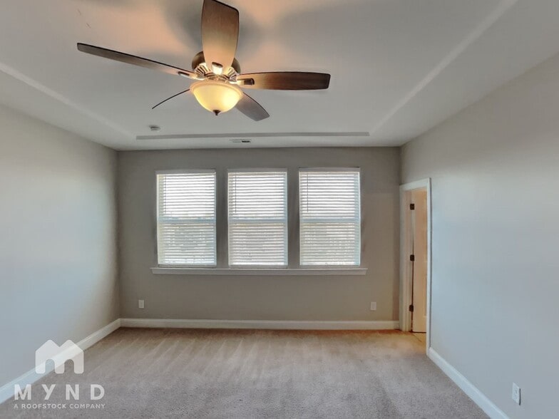 Building Photo - 2547 Statesville Ave