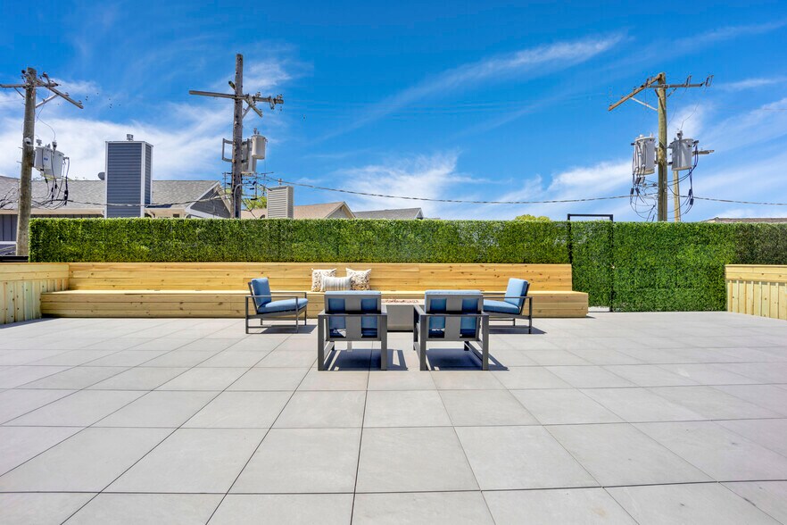 Building Photo - 4918 N Lincoln Ave