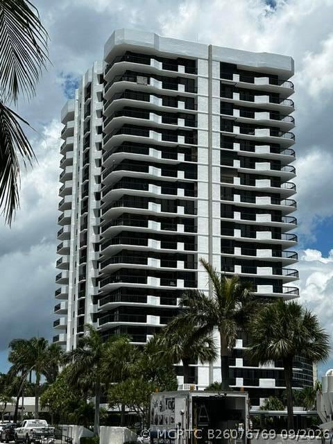 Building Photo - 108 Lakeshore Dr