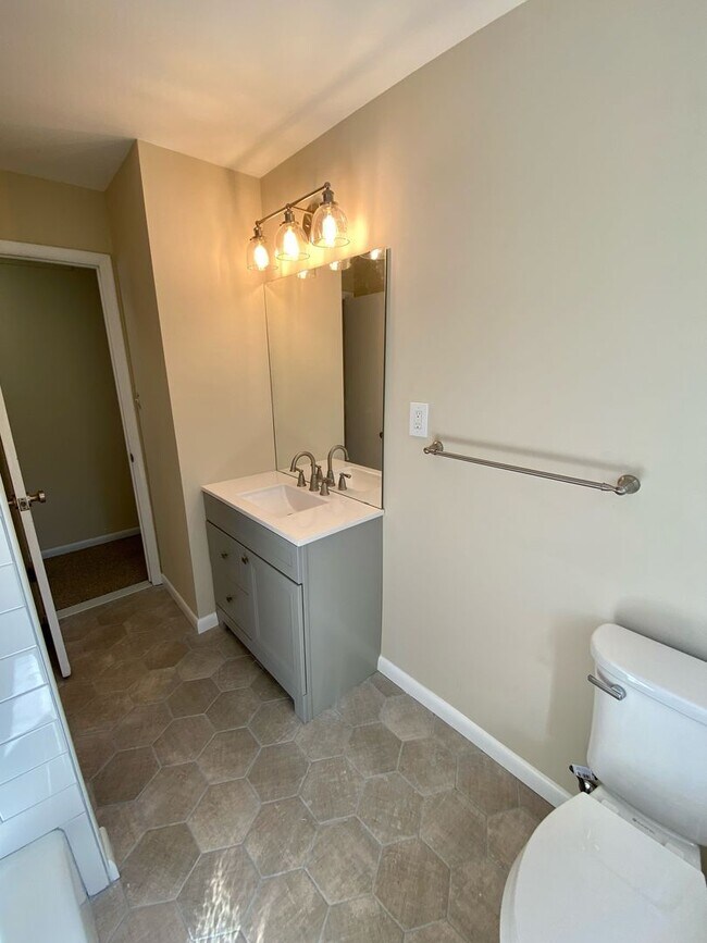 Building Photo - 908 Country Terrace