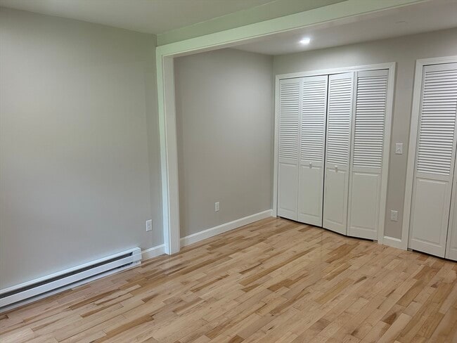 Building Photo - 20 Breeze Dr
