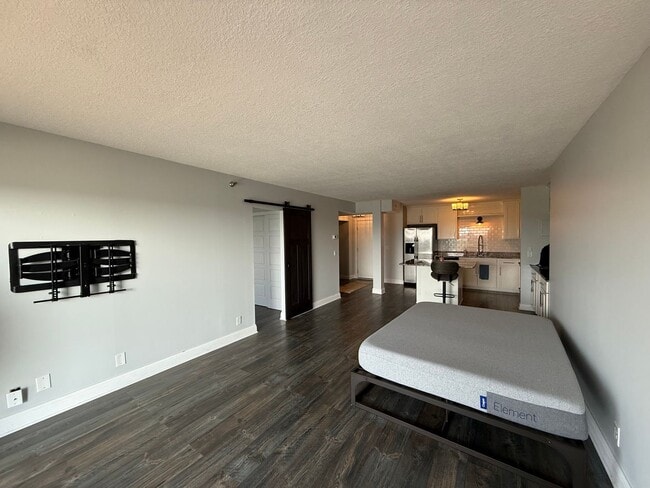 Building Photo - Modern 1 Bedroom Apartment With Stunning C...