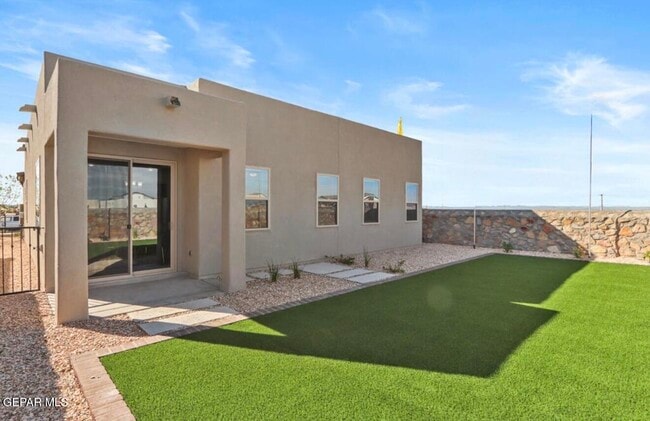 Building Photo - 253 Adamtowne Dr