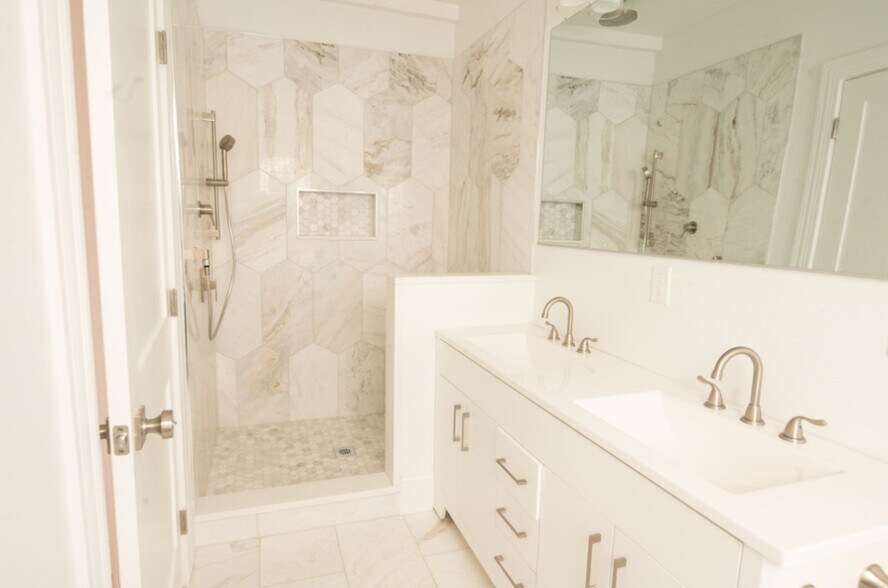 Building Photo - 8 Brookside Ave