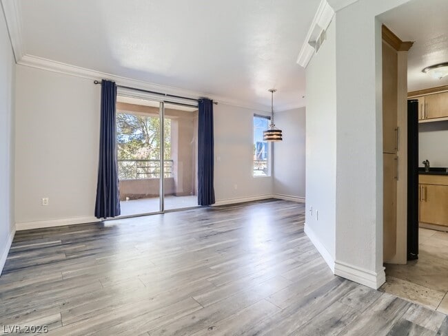 Building Photo - 260 E Flamingo Rd