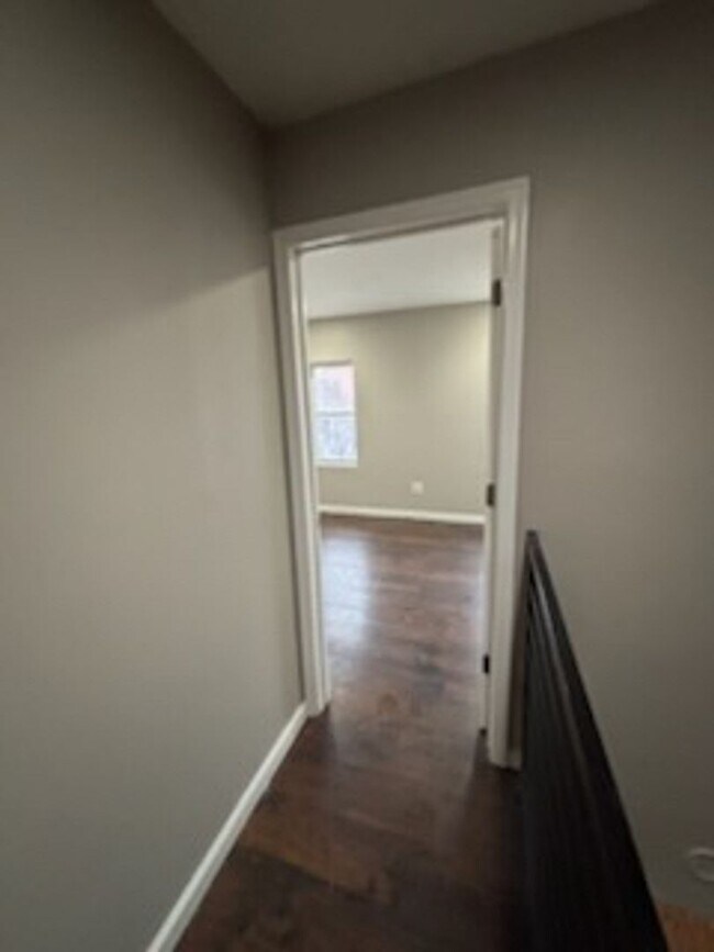 Building Photo - 24 E Silver St