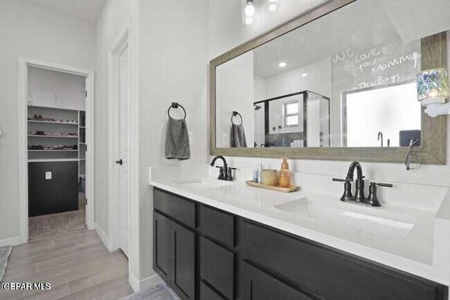 Building Photo - 905 Cottage Pl