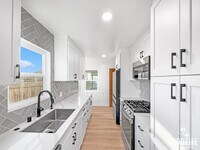 Building Photo - Coastal Charm Meets Modern Living in Beautiful Encinitas