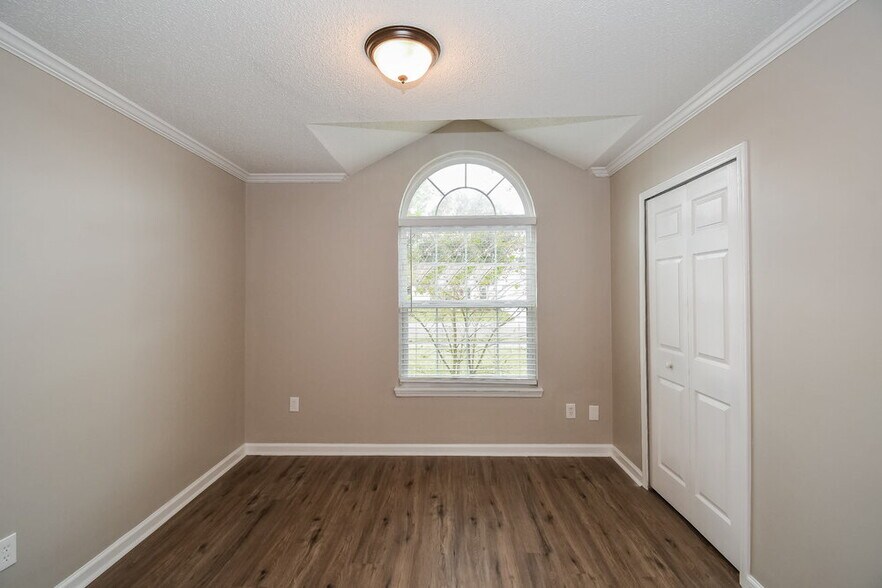 Building Photo - 8544 Moss Pointe Trail N