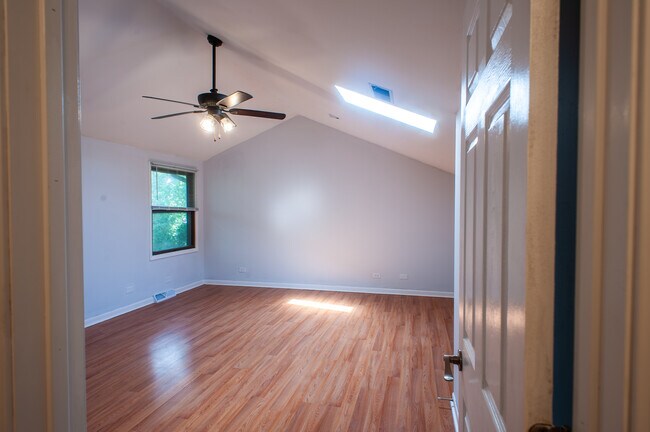 Building Photo - 1147 Garfield Ave