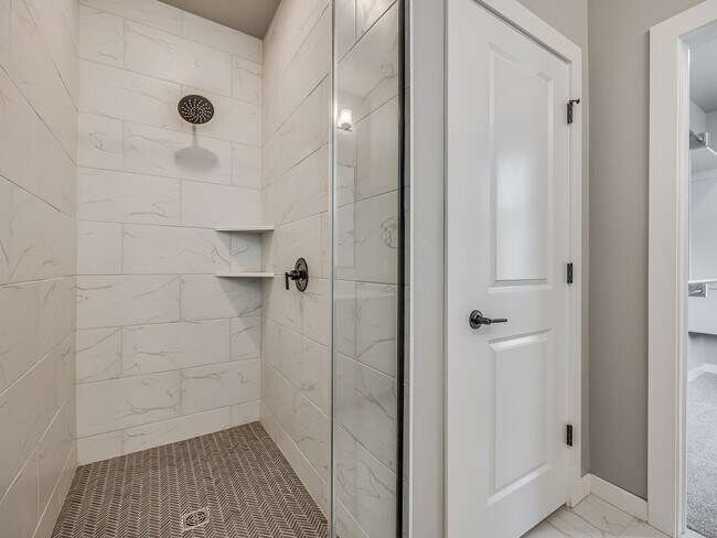 Building Photo - 13000 Maplewood Ave