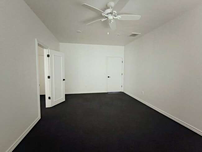 Building Photo - 817 Irish Ln