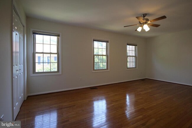 Building Photo - 436 N Park Dr
