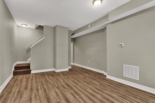 Building Photo - Fully Renovated 3 Bedroom Rowhome- Baltimo...