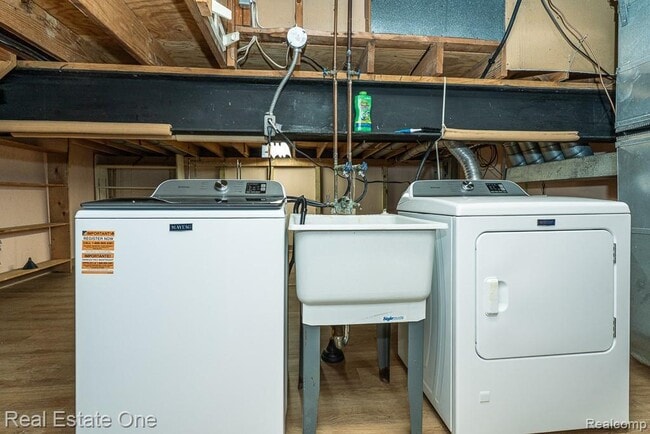 Building Photo - 5075 Buckingham Pl Dr