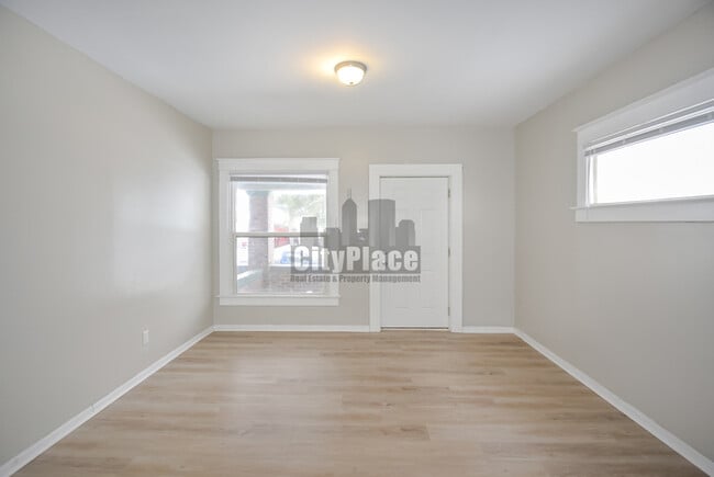 Building Photo - 820 N Oakland Ave