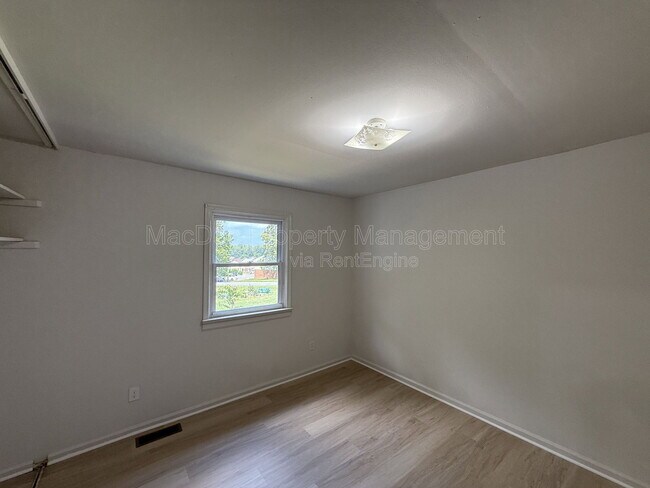 Building Photo - 809 Denton Cir