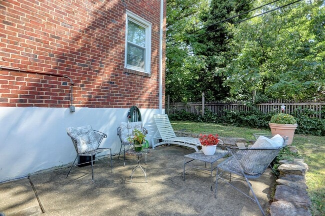 Building Photo - Cedarcroft Property