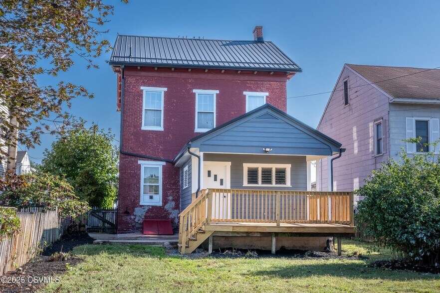 Building Photo - 934 Grand St