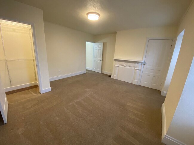 Building Photo - 2BR House with off street parking!