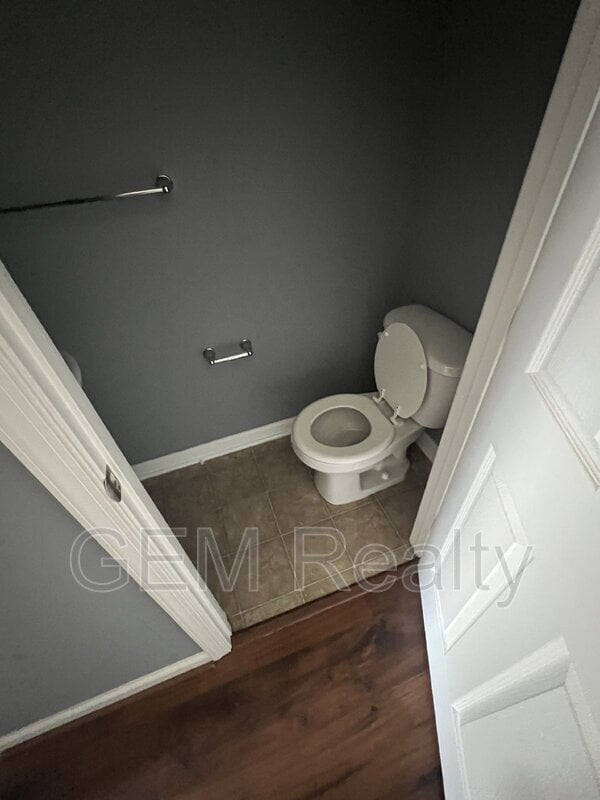 Building Photo - 7120 Azalea Dr