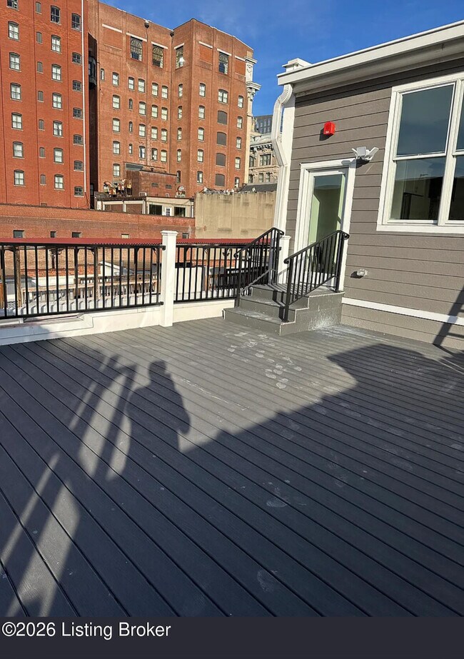 Building Photo - 540 S 4th St