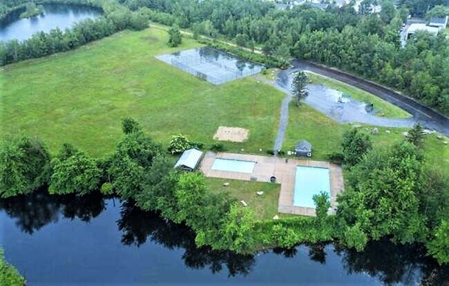 Building Photo - 1465 Hooksett Rd