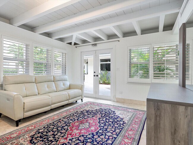 Building Photo - 411 Poinciana Dr