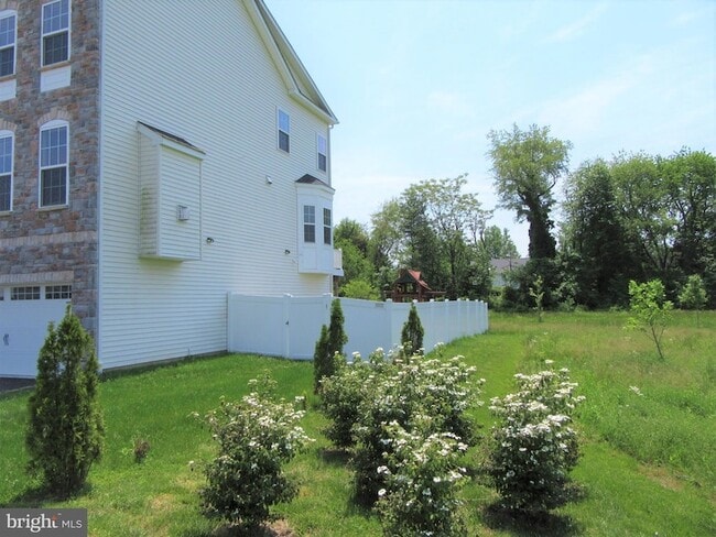 Building Photo - 220 Jenny Dr