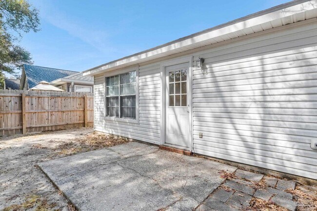 Building Photo - 139 Wildflower Ln