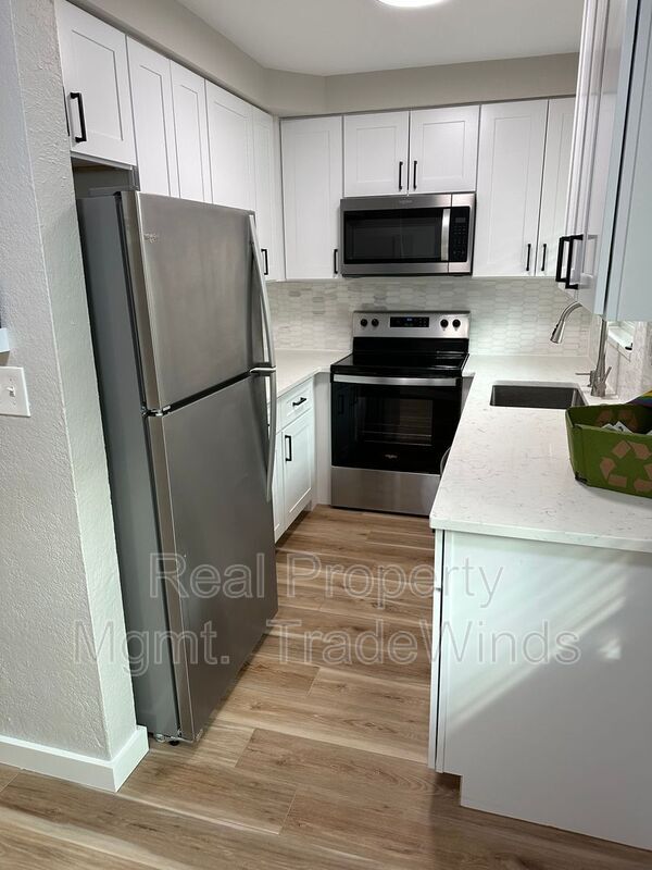 Building Photo - 1211 N Osceola Ave