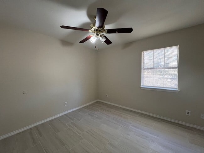 Building Photo - Cross Country Subdivision