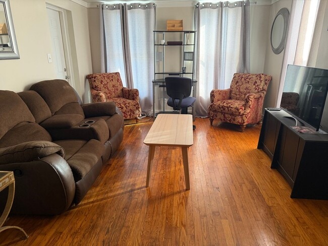 Building Photo - 602 N 6th St